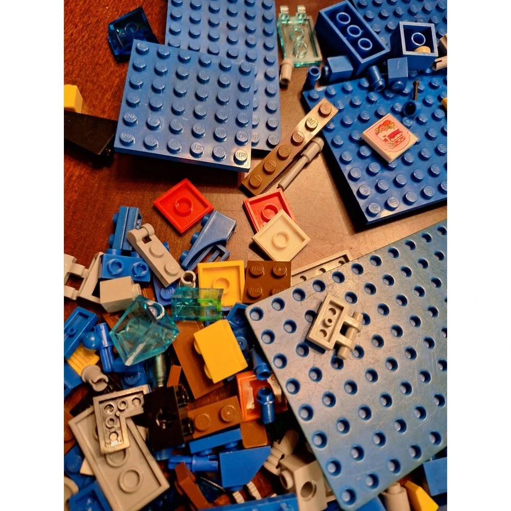 LEGO Bulk Lot 8 oz Mixed Bricks Plates Specialty Pieces Blue Yellow Red White - Picture 10 of 10